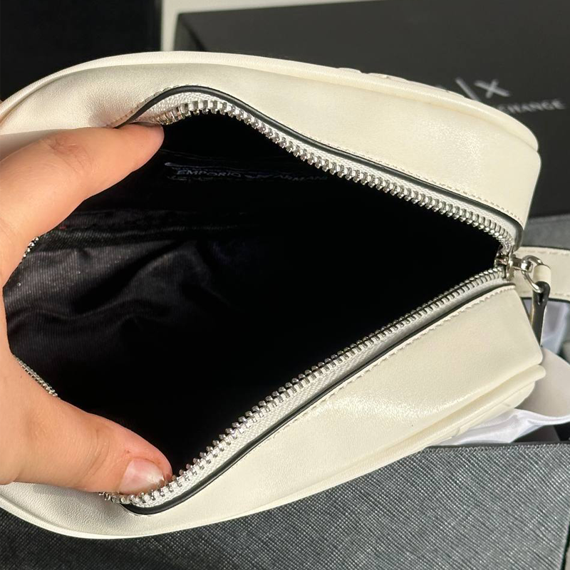 کیف دوشی زنانه Armani - تصویر 8